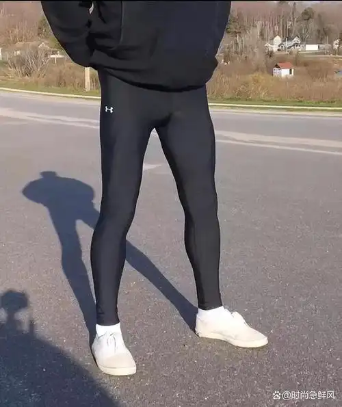 真正有品位的男人,很少穿小脚裤,紧身裤,看着邋遢又"油腻"