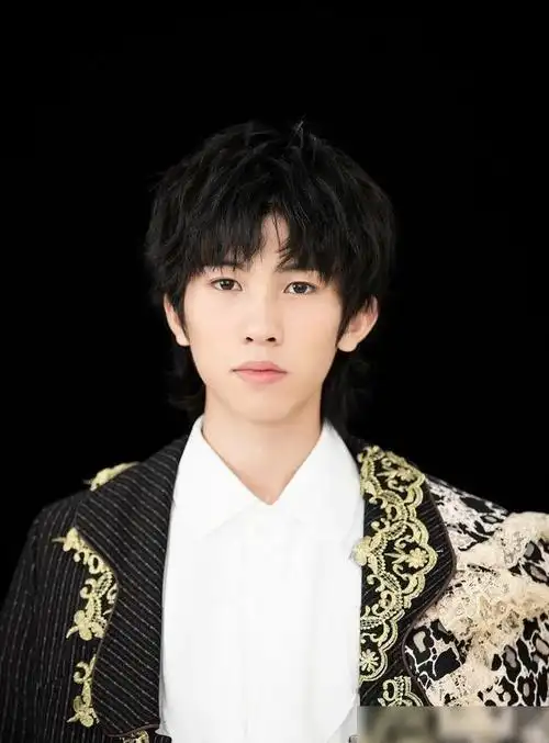 外,还有热度一直居高不下的林墨,张嘉元,任胤蓬,俞更寅,邵明明,李泽坤