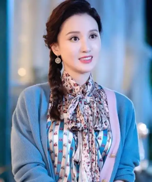 张萌毕业于澳大利亚悉尼新南威尔士大学,2004年,她获得了第53届环球