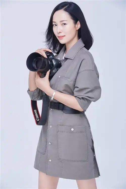 江一燕曝清新写真大片 尽显冬日优雅之美