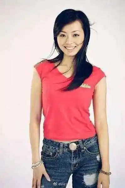 怀念快乐女声的时候 希望她越来越年轻,歌唱的越来越好张靓颖海豚音