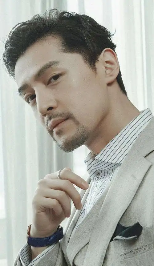 酷图片大全霸气男人(穿西装好看的男星只服这16位) - 赤虎壹号