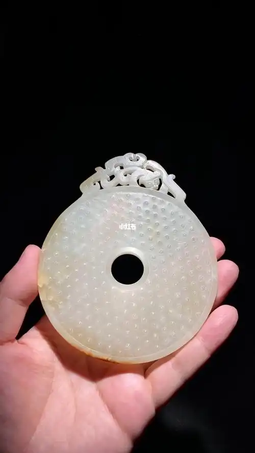 汉和田玉白玉沁色螭龙纹出廓玉壁