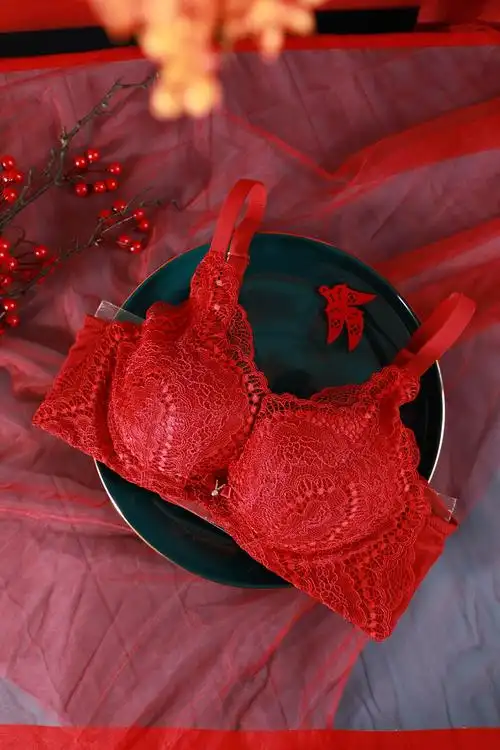 本命红 婚嫁红内衣拍摄