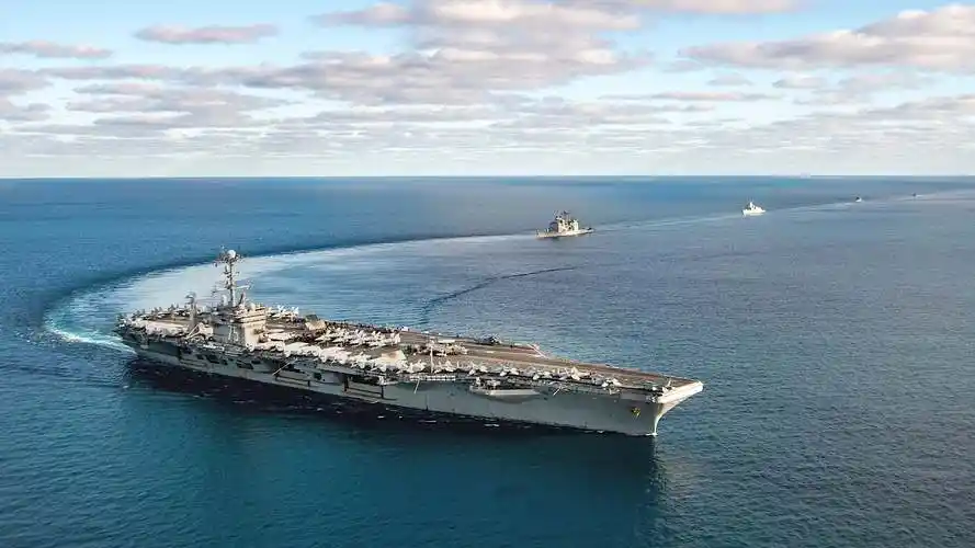 3艘俄舰敢堵美军航母战斗群,美军40架战机增援,能否找回场子?