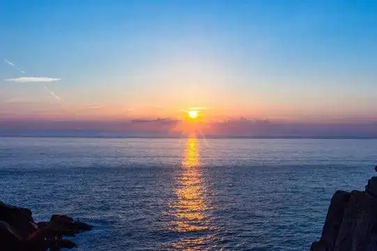 百部名篇献给党海上日出