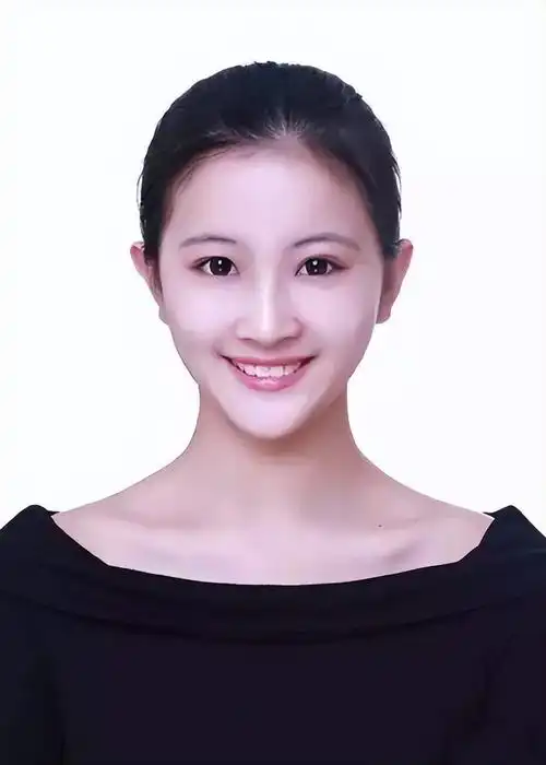 女生证件照头发怎么弄好看证件照女生头发应该怎么处理