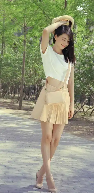 高圆圆气质真高级普通的短袖搭半裙穿出我买不起的感觉