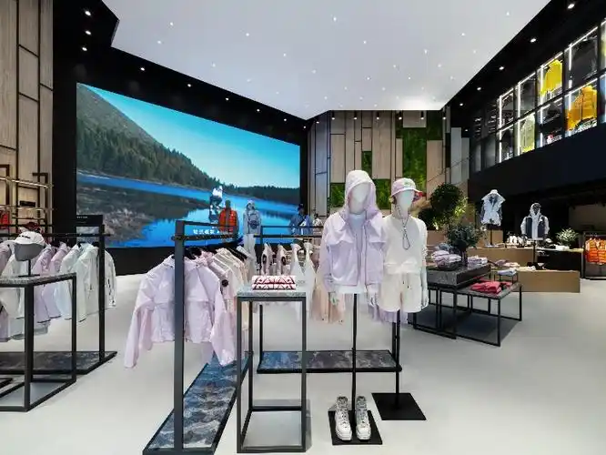 深耕中国市场,canada goose加拿大鹅北京三里屯旗舰店焕新启幕