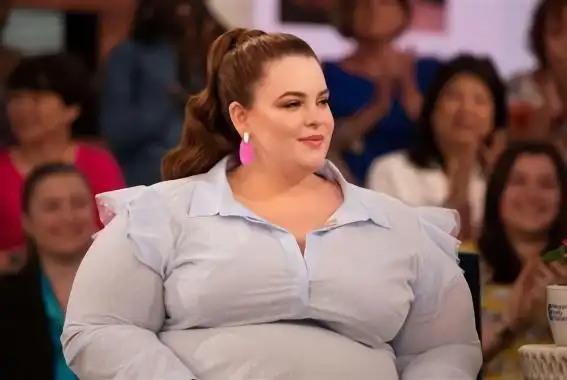 体重500斤的女模特走秀从不怯场被男粉丝称为女神