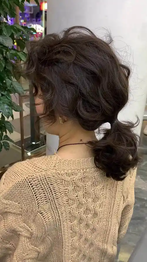 烫完了头发这样扎绝美烫发爱了爱了