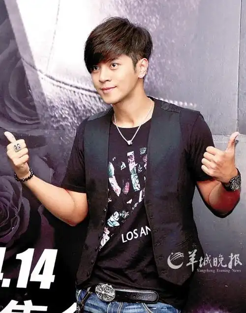 罗志祥这个发型叫什么名字,脑袋后边和鬓角怎么剪?