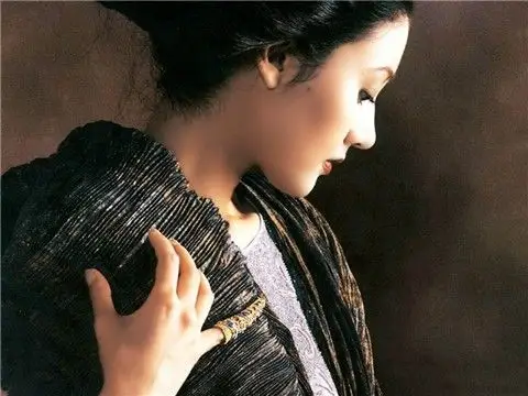 [比美帖1]玉女至尊周慧敏和翡冷翠李嘉欣谁更美?