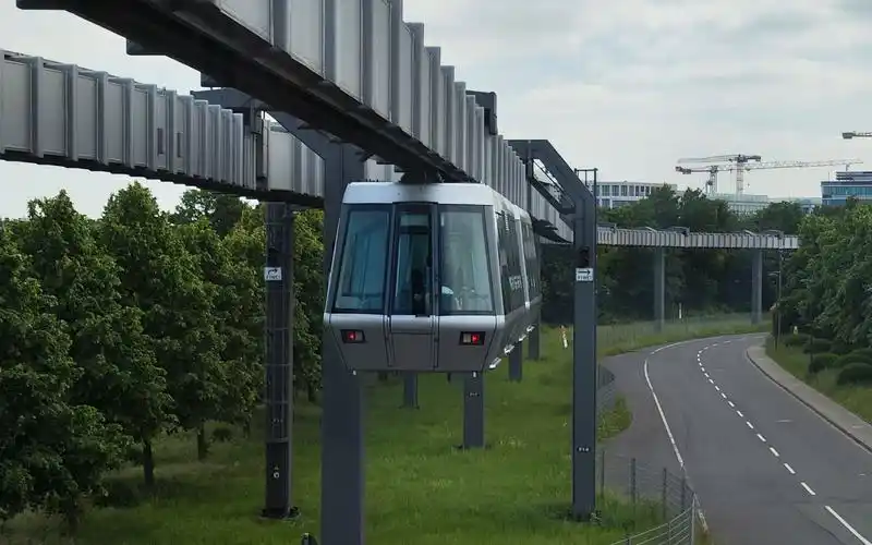 【空轨】俯瞰航站楼?德国杜塞尔多夫机场空轨skytrain后方展望pov