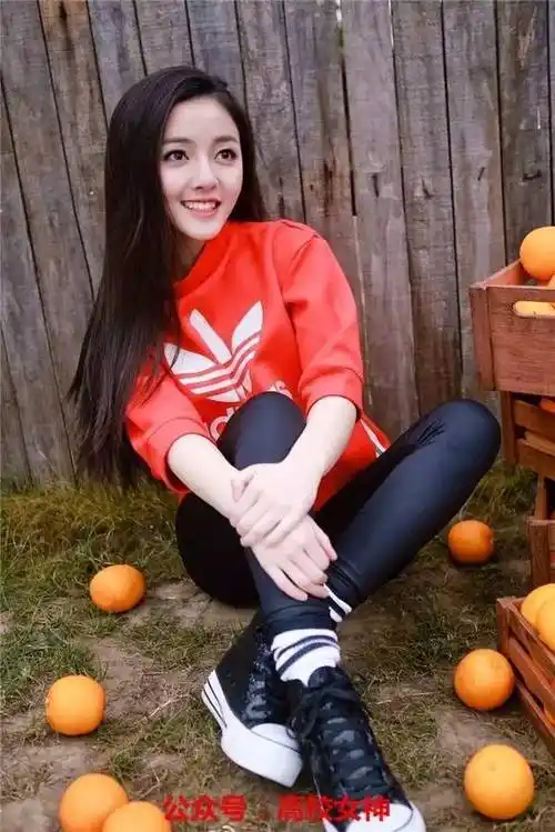 1999年6月28日出生,四川人看到她自豪地说:"我大四川的女生就是漂亮