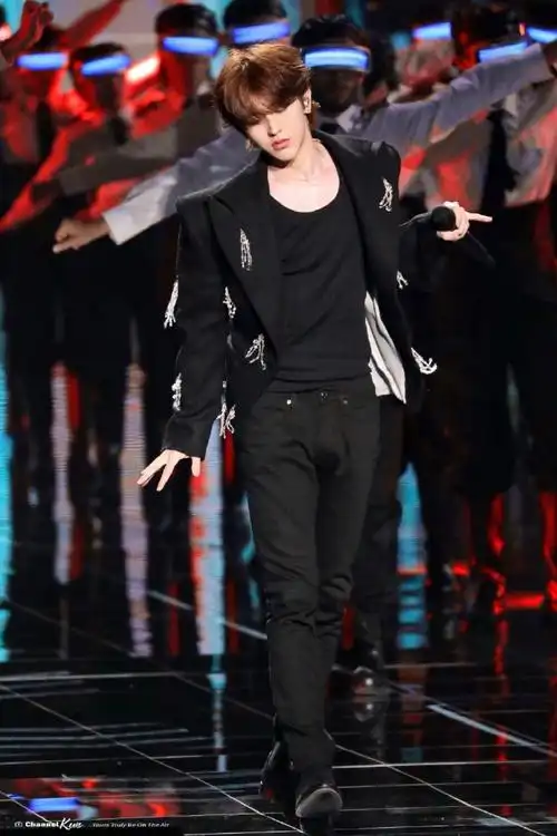 这腿长的 这脸小的 这身材 这脸蛋儿#蔡徐坤ins#|#蔡徐坤