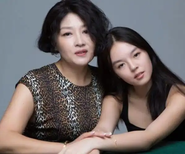 李咏妻子哈文庆55岁生日十字真言许愿守寡6年不改嫁