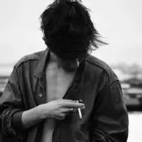 孤单为伴抽烟男生头像