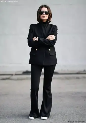 最实用的黑色西装搭配大法随便掌握7种都保你一周不重样