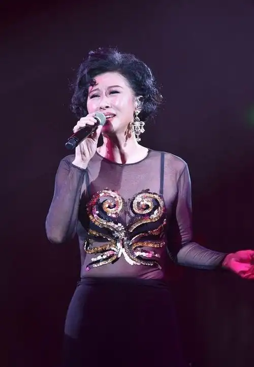 叶倩文嫁大14岁的林子祥,婚内成功上位,婚后分居无儿女图什么?