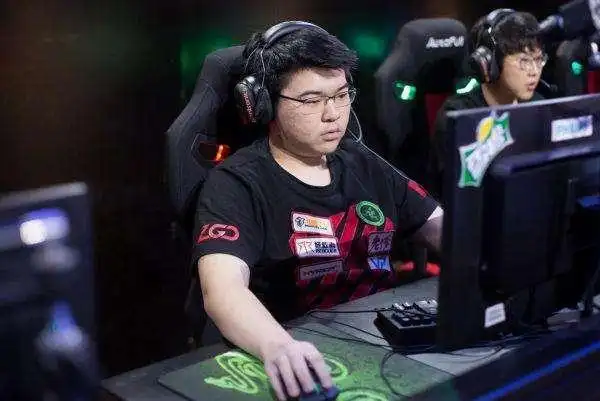 辣个男人回来了伟神携手4am带大家去召唤师峡谷跨年