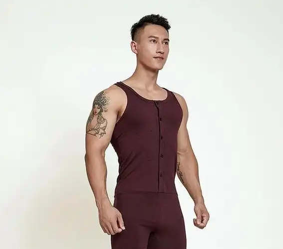 超有男人味的气质男生,倒三角身材,穿上连体健身服,太有魅力了