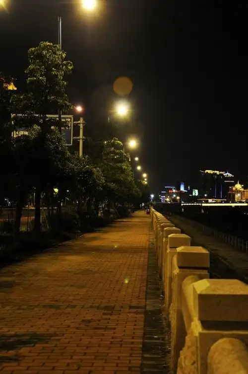 城市夜景图一一繁华的寂静