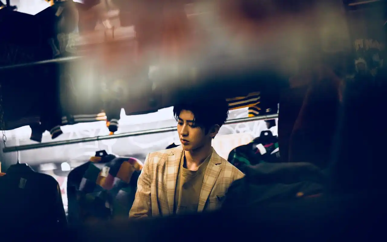 蔡徐坤最新帅气图片桌面壁纸