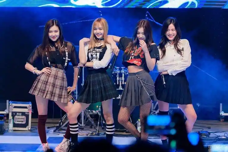 blackpink4人合照1024更新