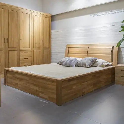 靠背式样的床,整体设计以简约格调为主,床头为天然实木精心打造而成的