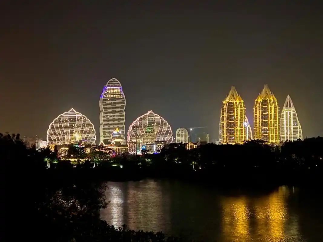 西双版纳最美夜景不在星光夜市,在澜沧江边 想要看最美的西双版纳夜景