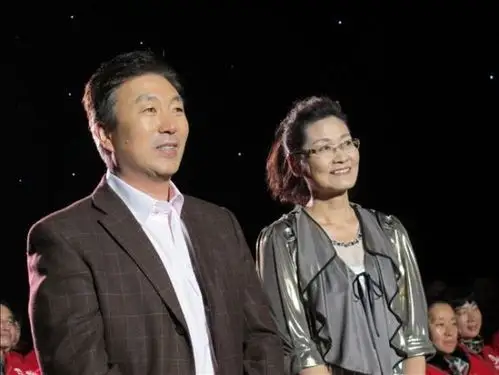 文艺演出在北航体育馆录制,著名歌唱家杨洪基,殷秀梅,李丹阳(微博)