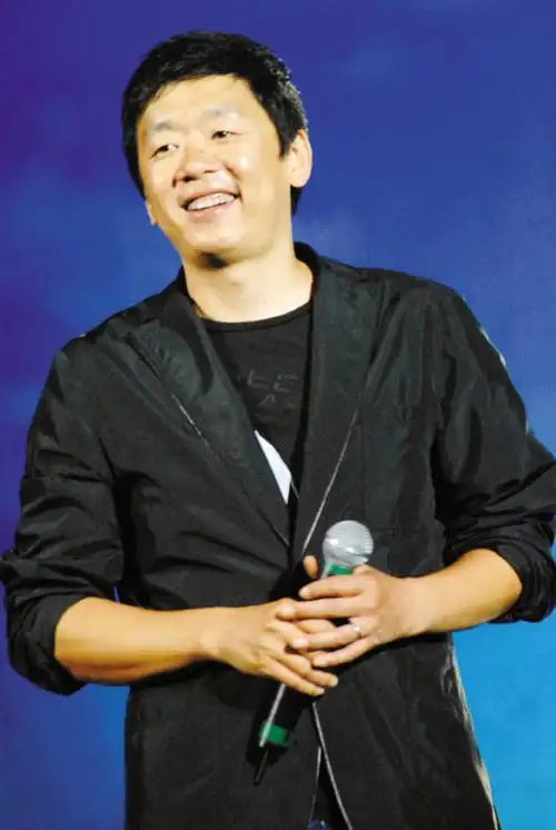 演唱会重温旧时光 老狼为女歌迷"盘起长发"