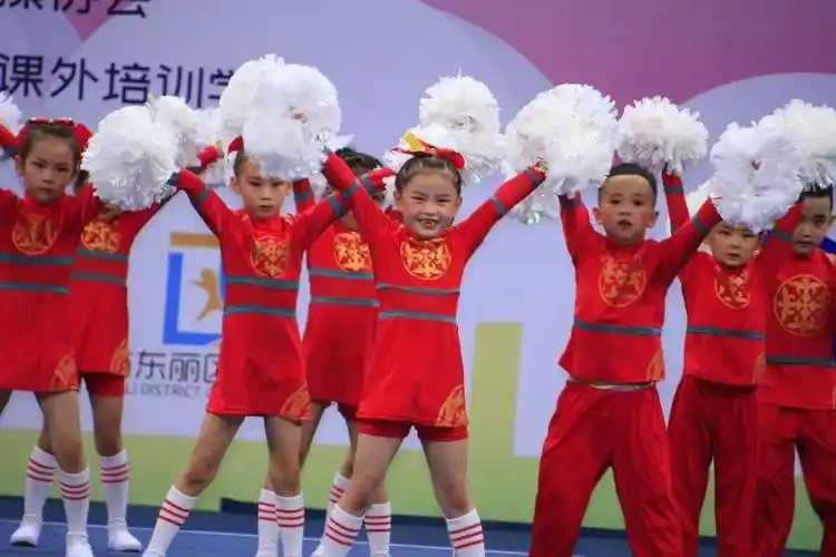 天津市首届少儿啦啦操精英赛在东丽体育馆成功举行