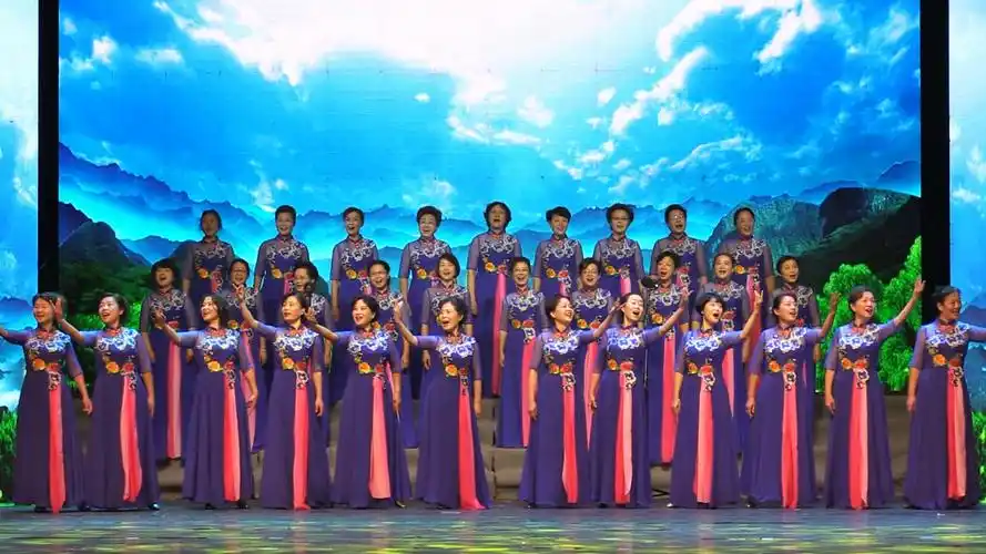 安庆石化老年大学:女声合唱《山野的风》