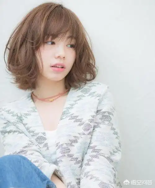 头条问答 - 沙发发质适合的发型有哪些?圆脸?(4个回答)