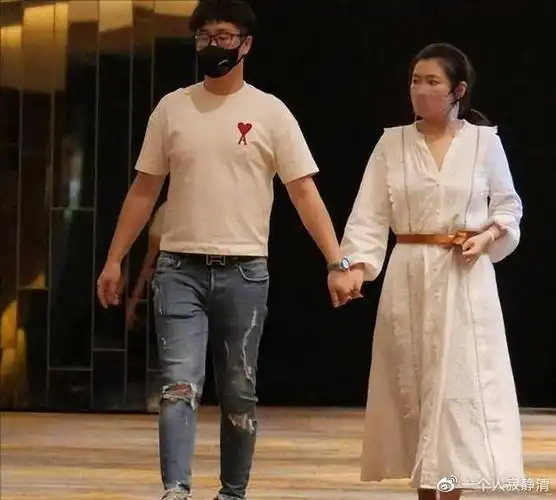 与selina分手后张轩睿新恋情被曝光经纪人火速出面回应