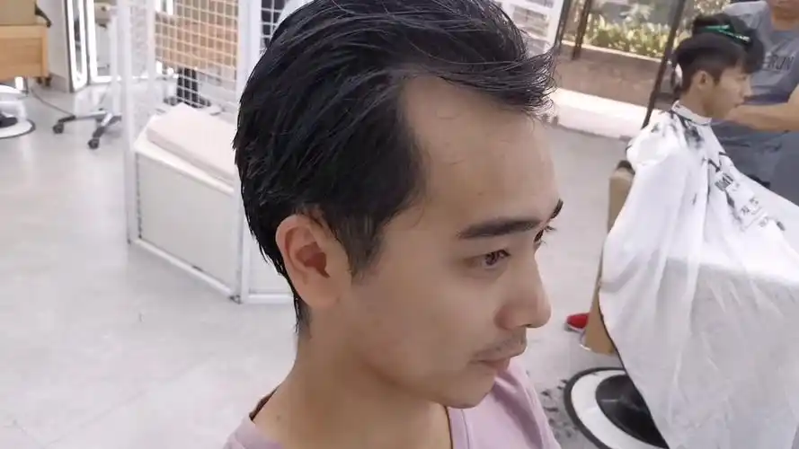 m字发际线的男生这样设计发型时尚又帅气