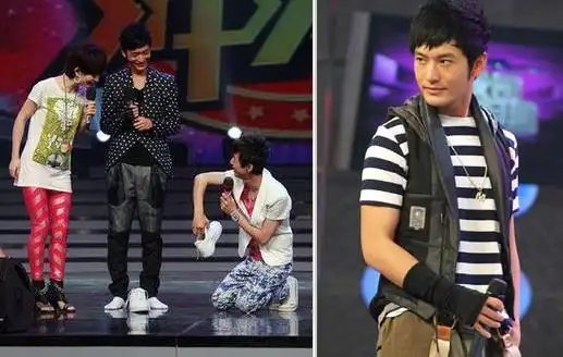 黄晓明王力宏深夜骑单车两个人一样的身高原来他真的有180