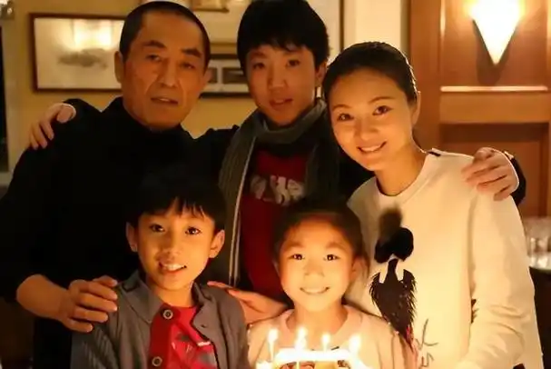 回顾陈婷再惹争议放弃张艺谋妻子身份认证背后原因引人猜想