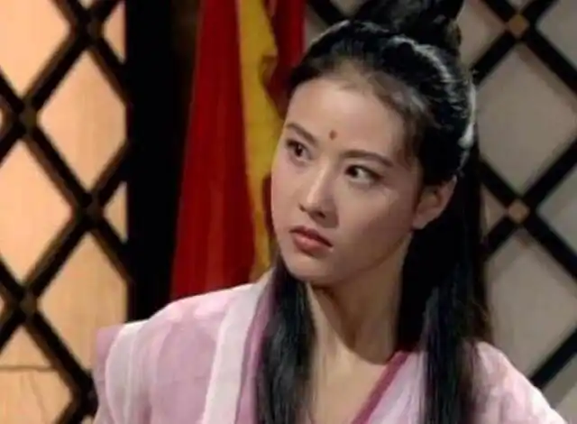 54岁周海媚独居北京坐拥超大菜园坦言不需要找个男人来碍手碍脚