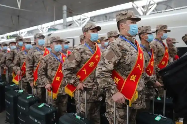 帅身穿21式军装的新兵来啦