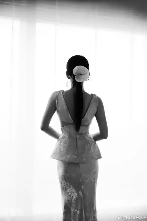 程潇露背新中式#程潇不愧是大美女,看到了这一次的新中式的风格就