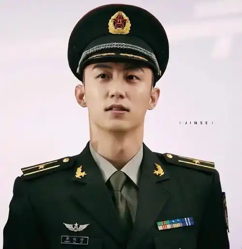 《雪豹坚强岁月》《雳剑》《风影》《无心法师》《麻雀》中均饰演军人