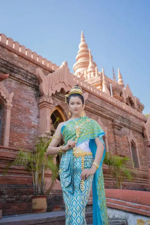 泰国王妃服装服饰泰国传统服装女套装傣族节盛装迎宾服工作服影楼服