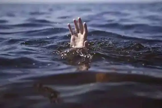 7月1日,广西南宁,一名8岁女童为救落水同学,不幸溺水身亡.