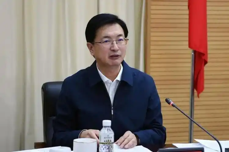 省生态环境厅党组迅速召开厅党组理论学习中心组专题学