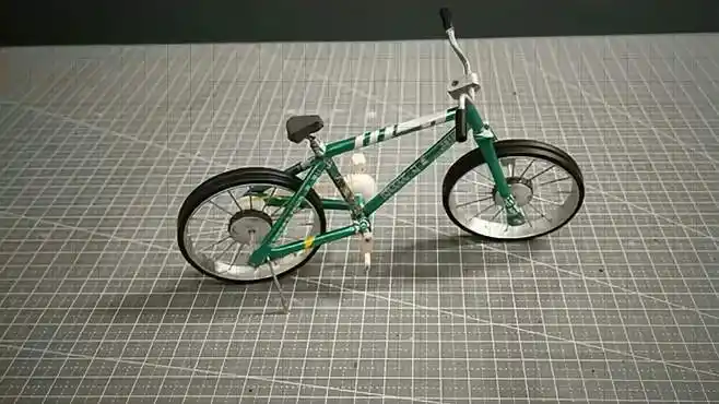 随手捡的易拉罐做个自行车能登能骑还能跑手工创意变废为宝自行车