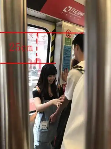 这对儿夫妇还有着25cm的最萌身高差,实在太甜太虐狗!