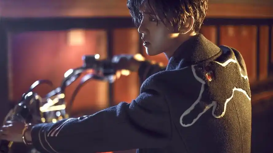 鹿晗明星酷炫机车明星风尚壁纸